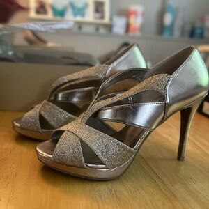 Women’s heels size 8